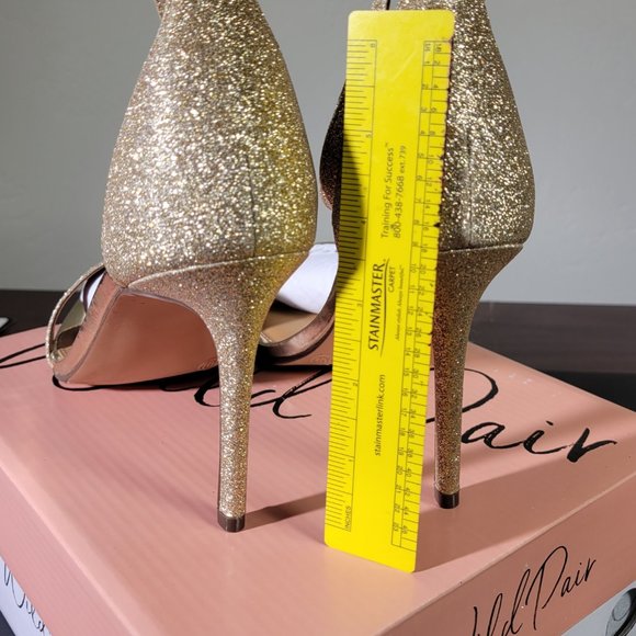 Wild Pair Glitter Gold Sandals 10.5 New In Original Box - Picture 3 of 6